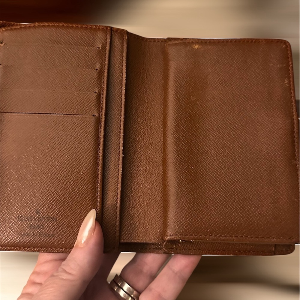 Louis Vuitton RARE KISS LOCK wallet. No call outs - Picture 5 of 5